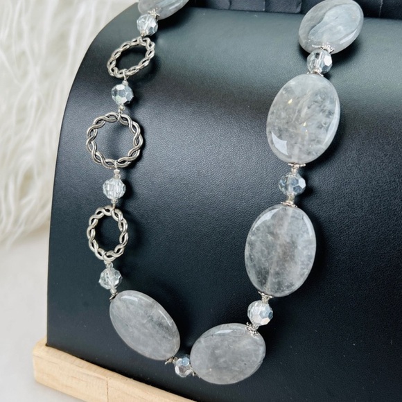 Jewelry - Beautiful Silvertone and gray stones costume necklace